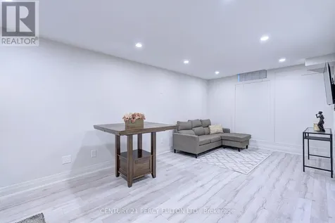 109 Woodcroft Lane Vaughan (west Woodbridge) ON L4L 6T2