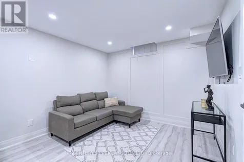 109 Woodcroft Lane Vaughan (west Woodbridge) ON L4L 6T2