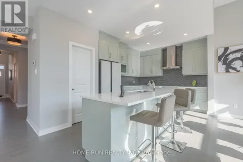 271 Ketchikan Crescent Ottawa ON K2T 0S2