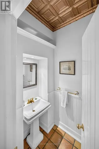 119 Strathcona Avenue Ottawa ON K1S 1X5