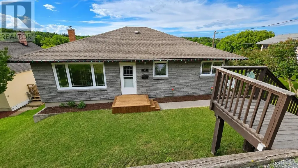 912 Ninth Street Kenora ON P9N 2T2