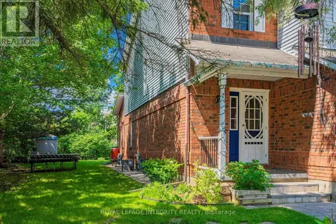 208 Blackdome Crescent Ottawa ON K2T 1A6