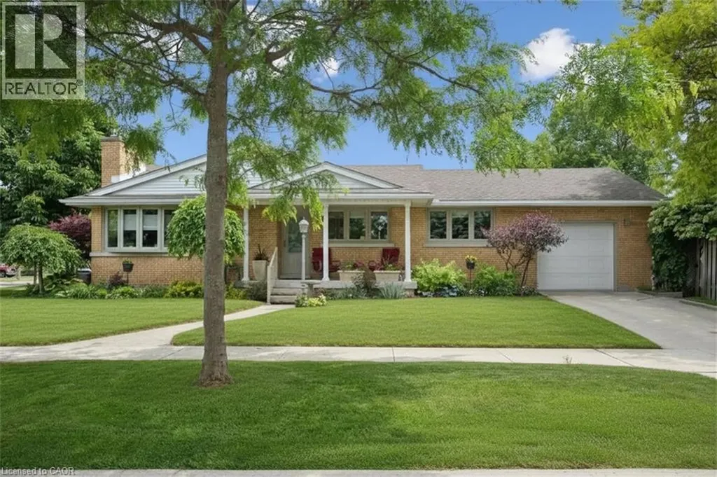 317 Pandora Avenue North Kitchener ON N2H 3E4
