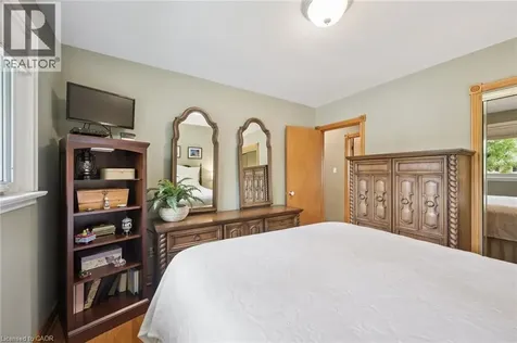 317 Pandora Avenue North Kitchener ON N2H 3E4