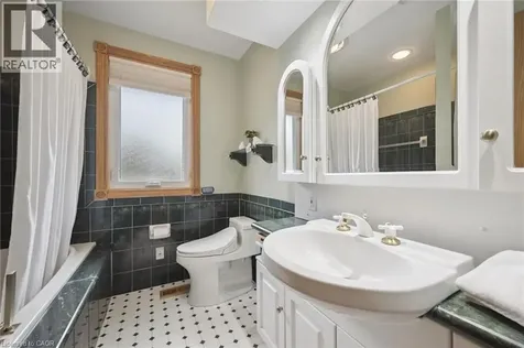 317 Pandora Avenue North Kitchener ON N2H 3E4