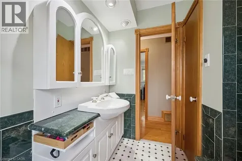 317 Pandora Avenue North Kitchener ON N2H 3E4
