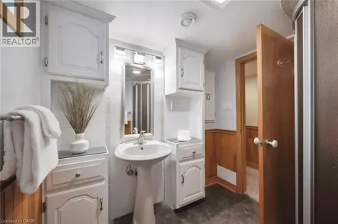 317 Pandora Avenue North Kitchener ON N2H 3E4