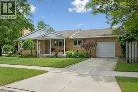 317 Pandora Avenue North Kitchener ON N2H 3E4
