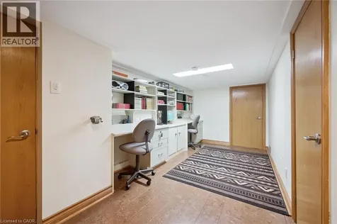 317 Pandora Avenue North Kitchener ON N2H 3E4
