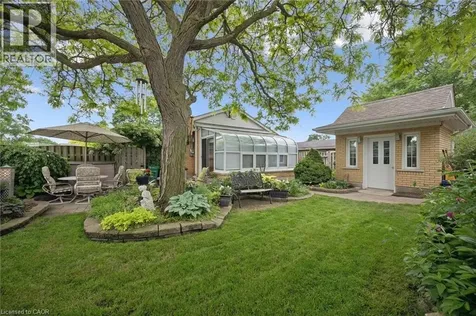 317 Pandora Avenue North Kitchener ON N2H 3E4