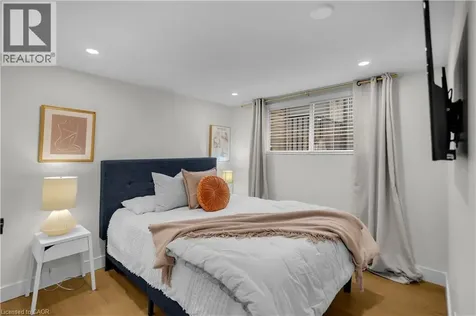 5211 Tamarac Drive Burlington ON L7L 3N3