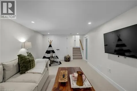 5211 Tamarac Drive Burlington ON L7L 3N3