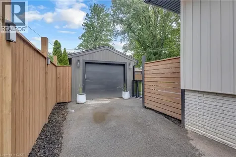 5211 Tamarac Drive Burlington ON L7L 3N3