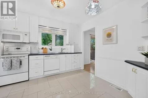 2365 Keystone Court Ottawa ON K1W 1B1