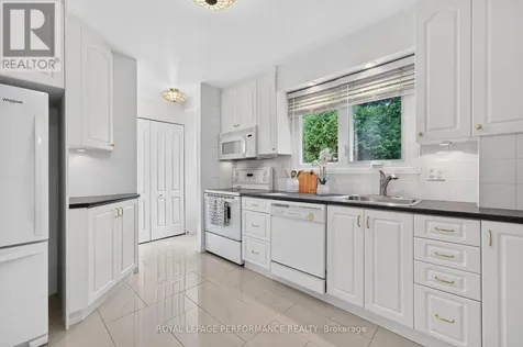 2365 Keystone Court Ottawa ON K1W 1B1