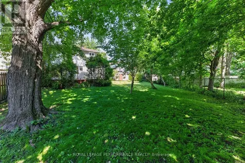 2365 Keystone Court Ottawa ON K1W 1B1