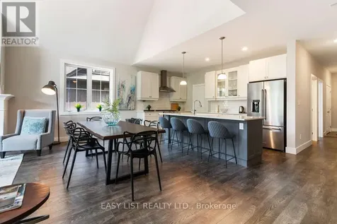 158 Courtland Street Blue Mountains ON L9Y 5L7
