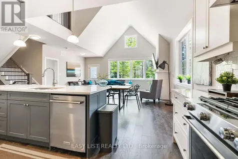 158 Courtland Street Blue Mountains ON L9Y 5L7