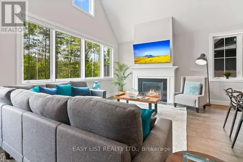 158 Courtland Street Blue Mountains ON L9Y 5L7