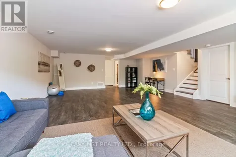 158 Courtland Street Blue Mountains ON L9Y 5L7