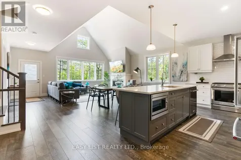 158 Courtland Street Blue Mountains ON L9Y 5L7