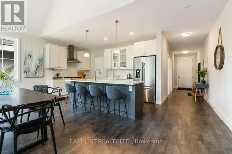 158 Courtland Street Blue Mountains ON L9Y 5L7