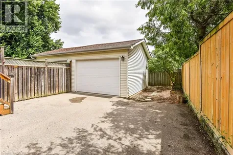 1027 Bernhardt Street Cambridge ON N3H 2X9
