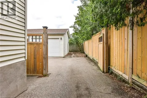 1027 Bernhardt Street Cambridge ON N3H 2X9