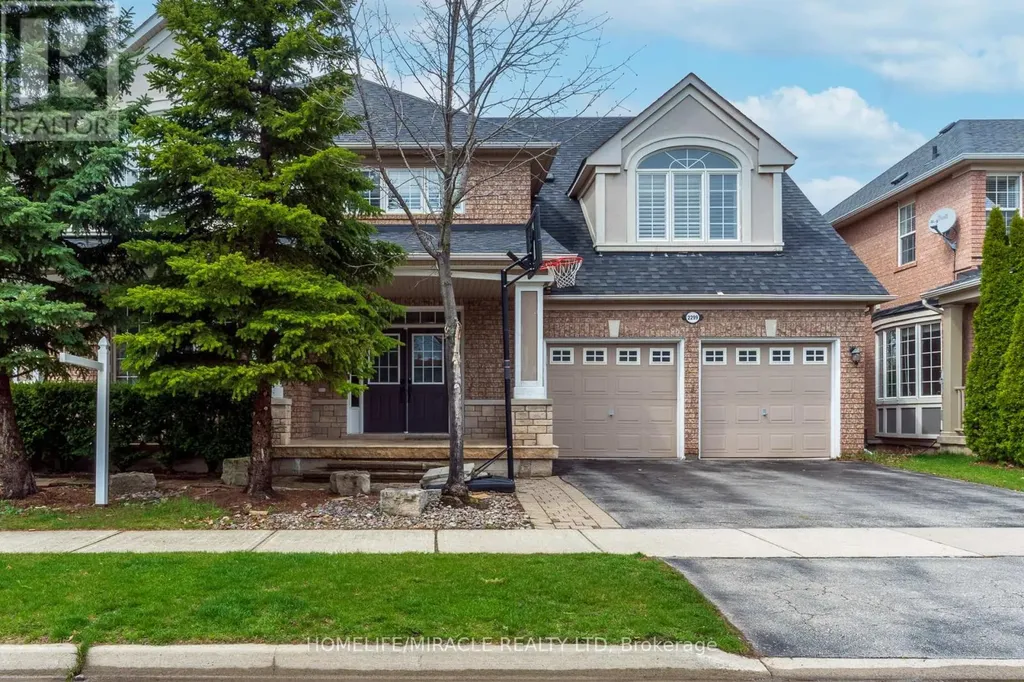 2299 Glazebrook Circle Oakville (wm Westmount) ON L6M 5B5