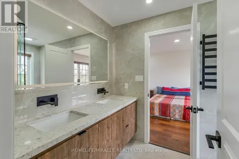 2299 Glazebrook Circle Oakville (wm Westmount) ON L6M 5B5