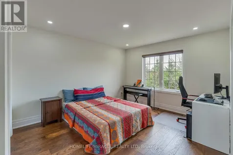 2299 Glazebrook Circle Oakville (wm Westmount) ON L6M 5B5