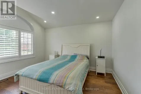 2299 Glazebrook Circle Oakville (wm Westmount) ON L6M 5B5