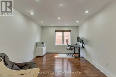 2299 Glazebrook Circle Oakville (wm Westmount) ON L6M 5B5
