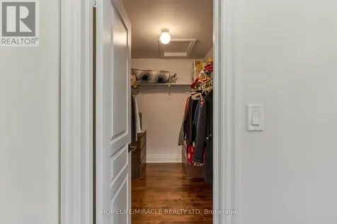 2299 Glazebrook Circle Oakville (wm Westmount) ON L6M 5B5
