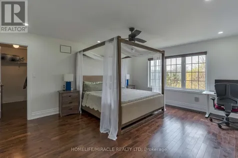 2299 Glazebrook Circle Oakville (wm Westmount) ON L6M 5B5