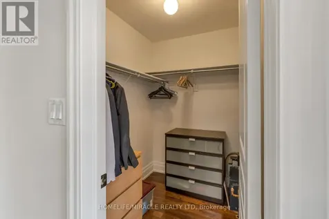2299 Glazebrook Circle Oakville (wm Westmount) ON L6M 5B5