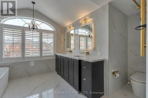 2299 Glazebrook Circle Oakville (wm Westmount) ON L6M 5B5