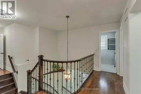 2299 Glazebrook Circle Oakville (wm Westmount) ON L6M 5B5