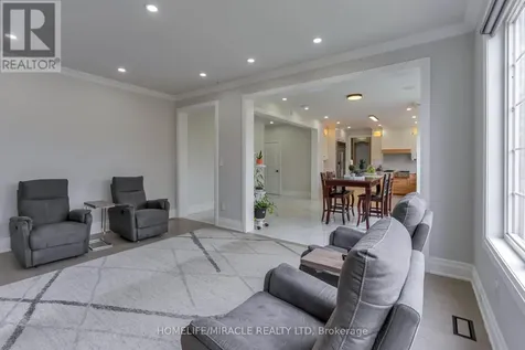 2299 Glazebrook Circle Oakville (wm Westmount) ON L6M 5B5