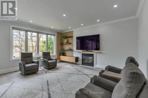 2299 Glazebrook Circle Oakville (wm Westmount) ON L6M 5B5
