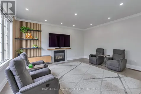 2299 Glazebrook Circle Oakville (wm Westmount) ON L6M 5B5