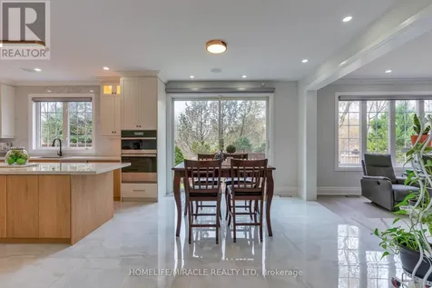 2299 Glazebrook Circle Oakville (wm Westmount) ON L6M 5B5