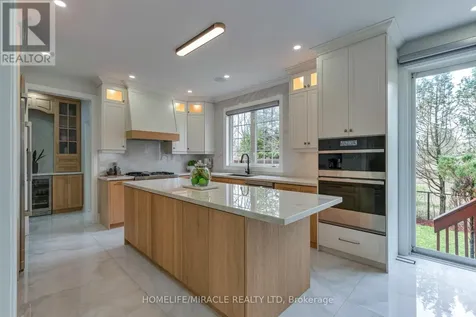 2299 Glazebrook Circle Oakville (wm Westmount) ON L6M 5B5