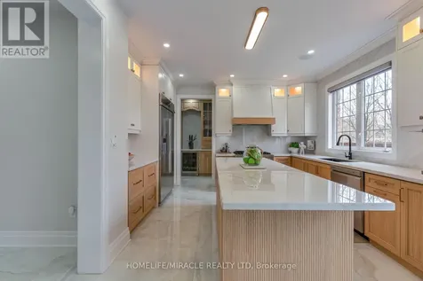 2299 Glazebrook Circle Oakville (wm Westmount) ON L6M 5B5