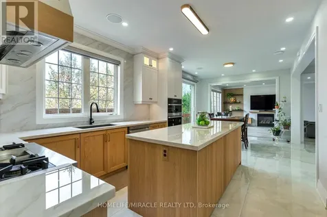 2299 Glazebrook Circle Oakville (wm Westmount) ON L6M 5B5