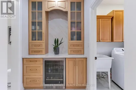 2299 Glazebrook Circle Oakville (wm Westmount) ON L6M 5B5