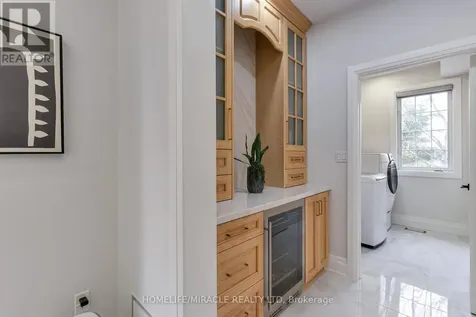2299 Glazebrook Circle Oakville (wm Westmount) ON L6M 5B5