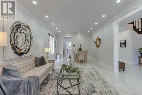 2299 Glazebrook Circle Oakville (wm Westmount) ON L6M 5B5