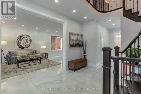 2299 Glazebrook Circle Oakville (wm Westmount) ON L6M 5B5