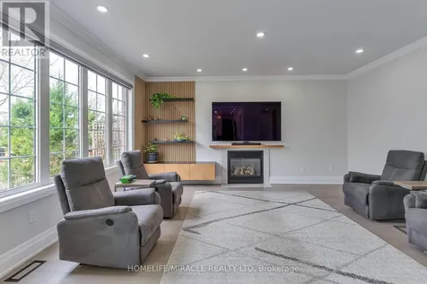 2299 Glazebrook Circle Oakville (wm Westmount) ON L6M 5B5